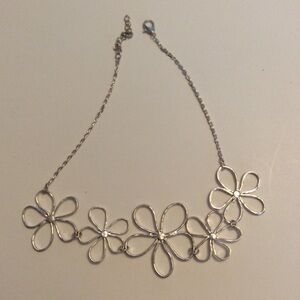 Necklace silver tone flowers beautiful bjr